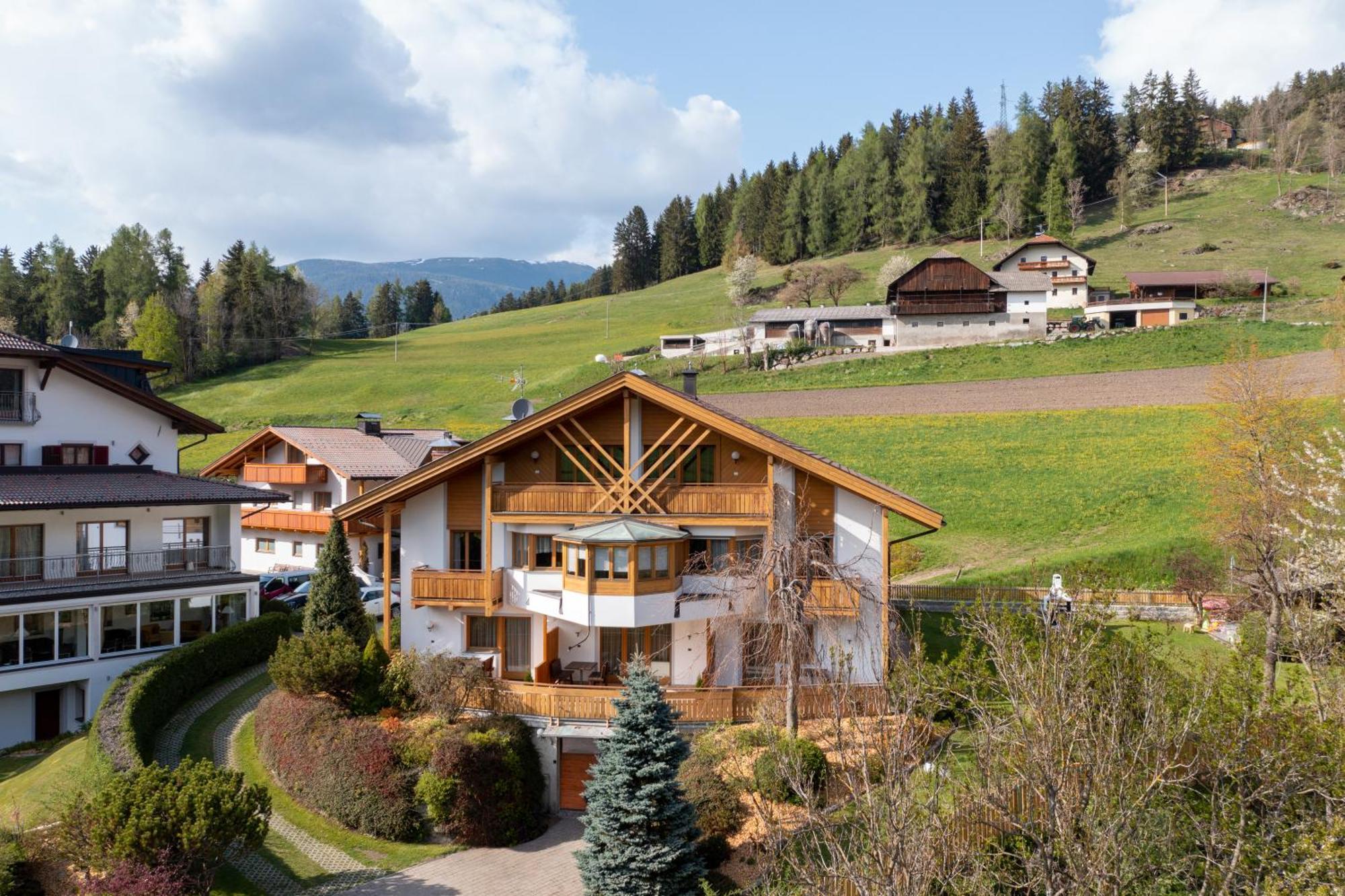 Residence Iris Olang Екстериор снимка
